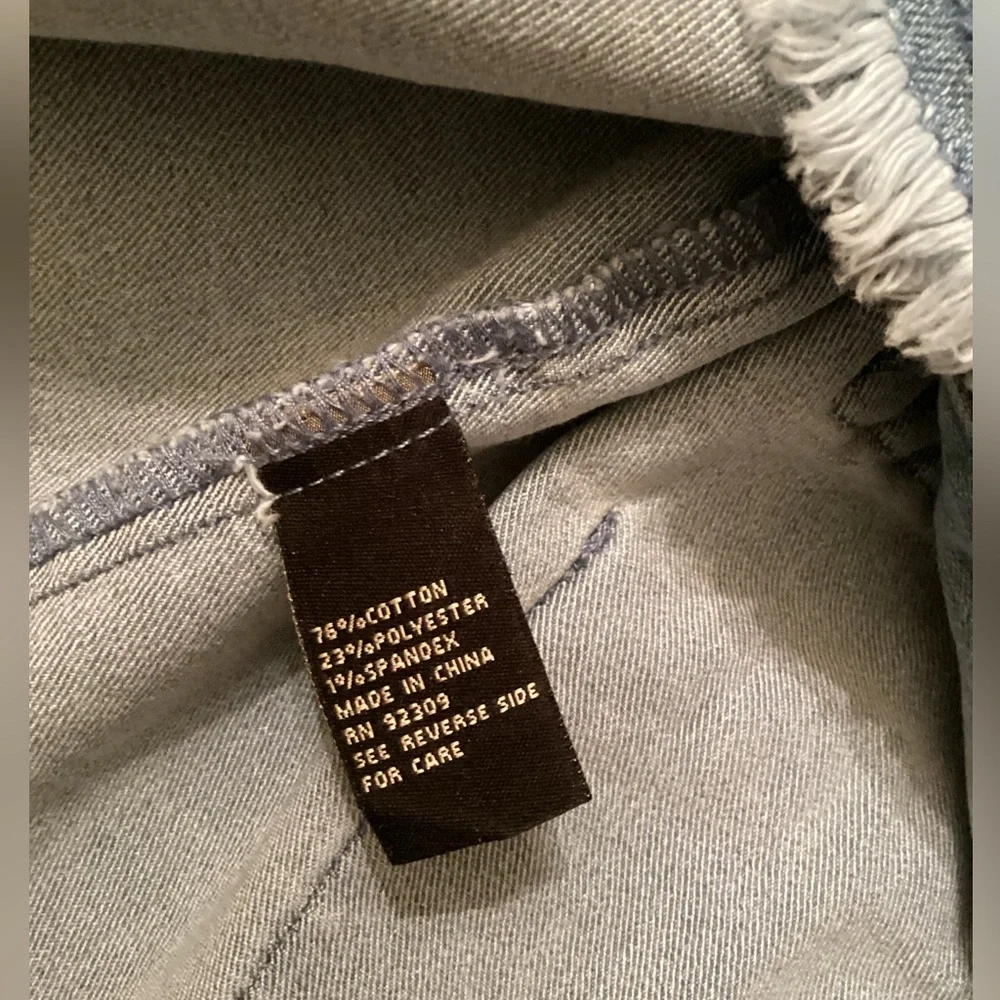 DG2 by Diane Gilman Classic Stretch Frayed Denim Jacket (L)* - Picture 10 of 11